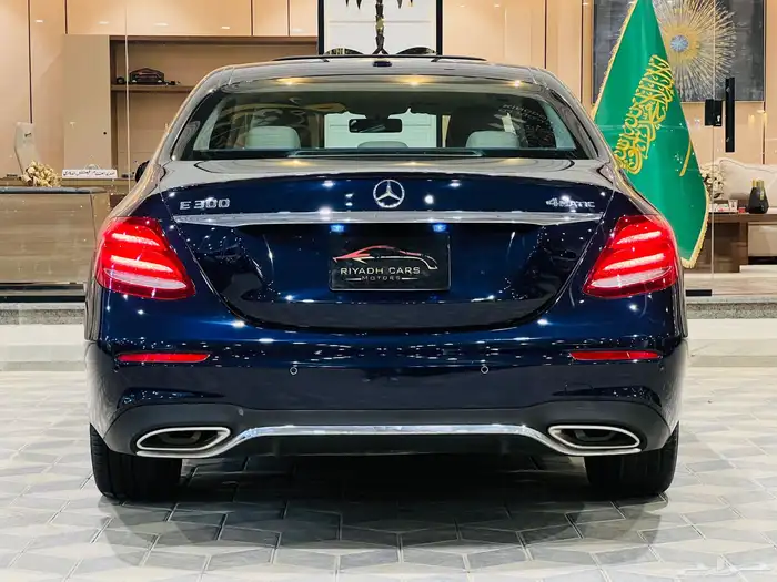 مرسيدس E300 نظيف جدا 4