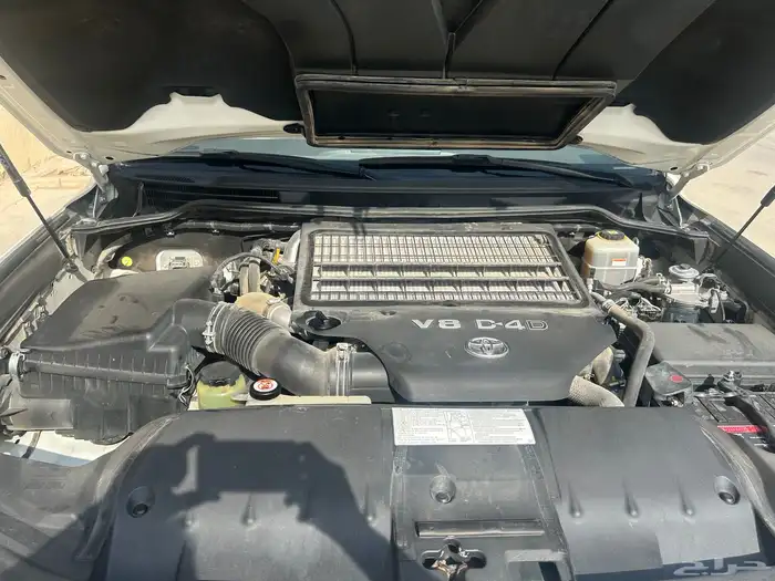 لاندكروزر ديزل موديل 2021 نصف فل 6