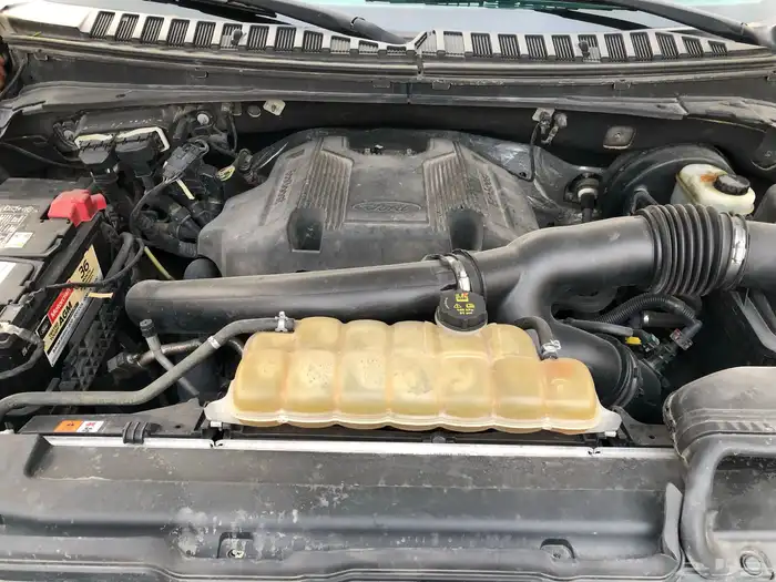 للبيع فورد اكسبيدشن موديل 2019م شاصي قصير XLT مالك أول 10