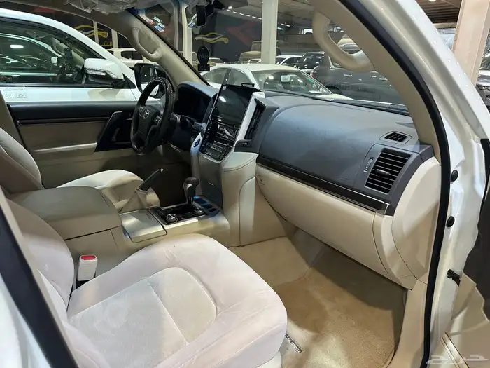 لاندكروزر 2019 GXR تورنق 12