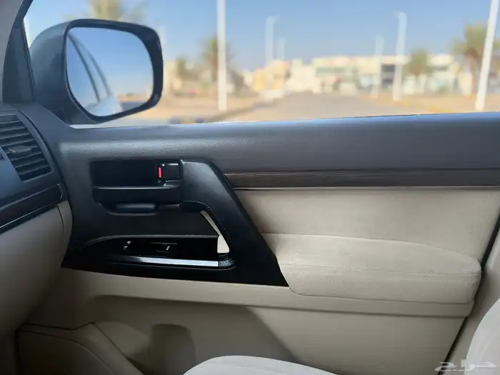 للبيع لاندكروزر نظيف جدا بإسمي من الوكالة 8