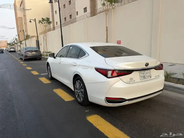 للبيع لكزس 250AA 3