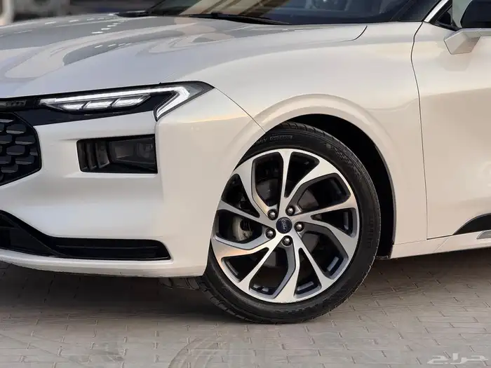 فورد توروس 2022 تيتانيوم ابيض 3