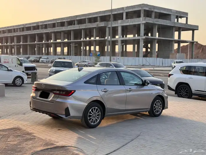 تويوتا يارس 2023 تيتانيوم 5