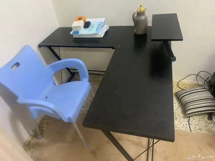 مكتب نظيف ومريح للشغل والعمل 0