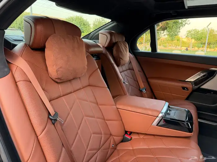 بي ام دبليو 740 Liاعلى فئة 2023 للبيع 17