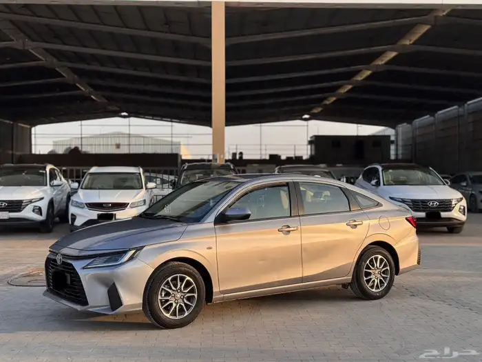 تويوتا يارس 2023 تيتانيوم 1