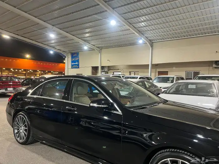 مرسيدس s400 مخزنه عداد 77 الف جفالي 4 ازارير وكاله 21