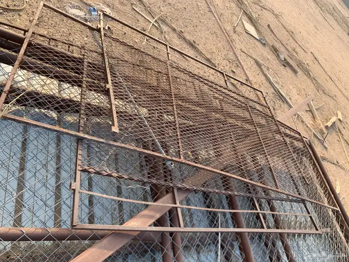 السلام عليكم يوجد عندي اغراض للبيع 12