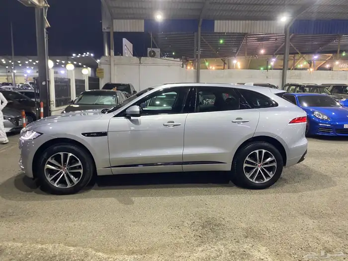جاكوار F Pace R Sport ستة سلندر سوبر تشارج 6