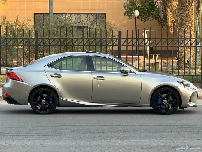 لكزس IS350 فل 2017 سعودي 8