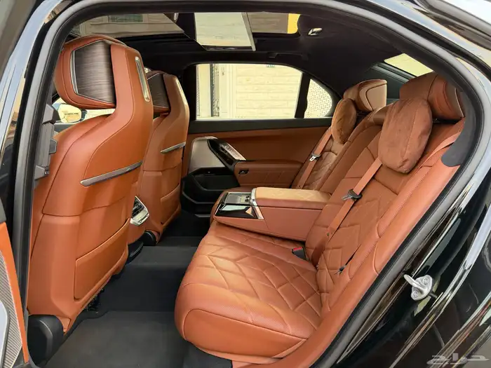 بي ام دبليو 740 Liاعلى فئة 2023 للبيع 14