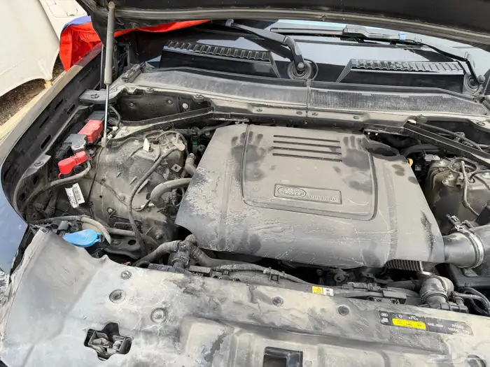 لاند روفر ديفيندر 110 SE 11