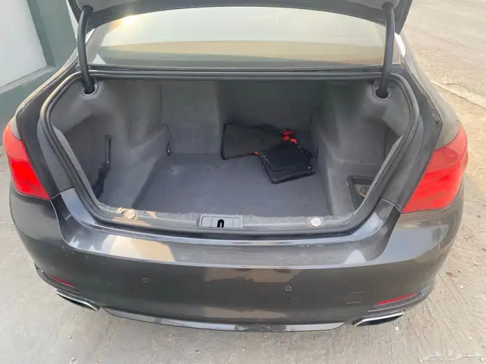 BMW 750 2009 8