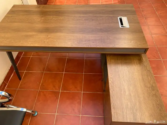 مكتب بكامل محتوياته 0