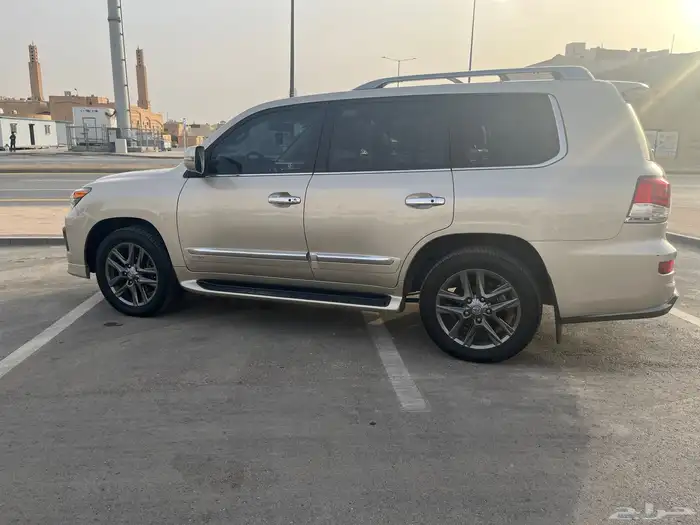 لكزس LX 570 DD 2015 مع لوحة مميزة 5