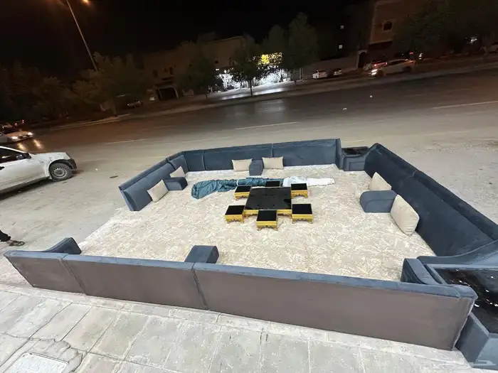 مجلس شبه جديد يشمل اطاولات والفرشه وستاره 1