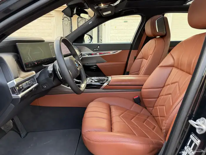 بي ام دبليو 740 Liاعلى فئة 2023 للبيع 11