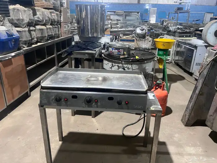 ساج شورما وساج فطير وطولت مغسل وسخان أمركي وثلاجة تجميد و 1