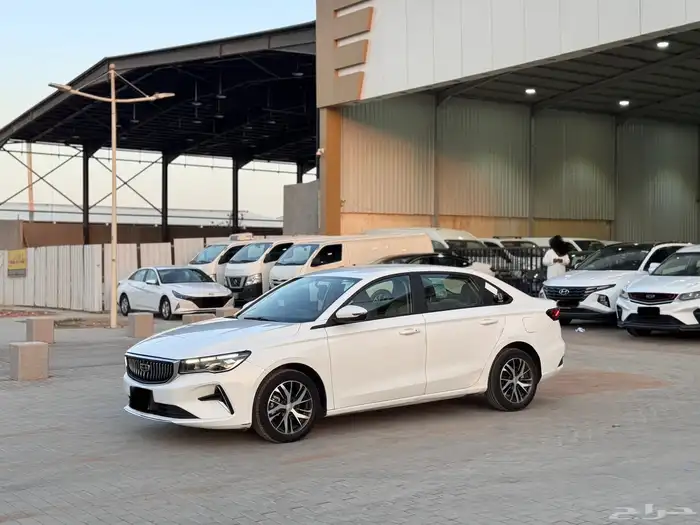 جيلي امجراند 2024 ابيض 3