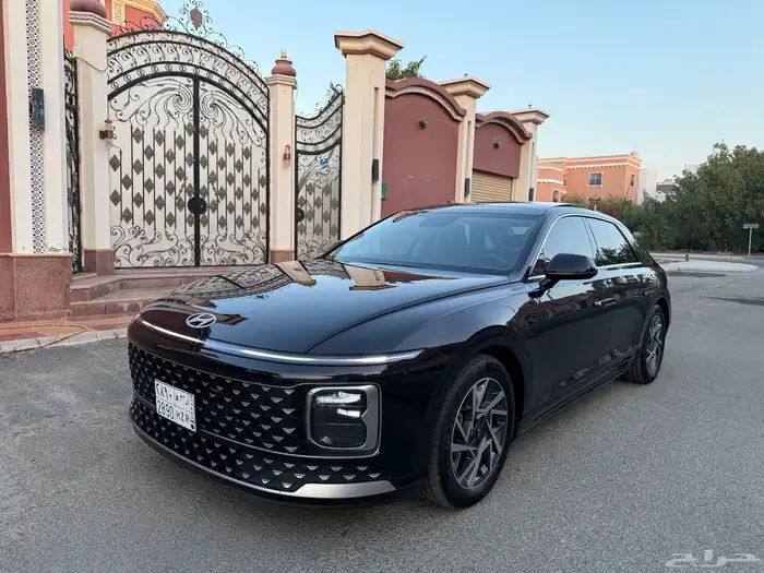 هونداي ازيرا كلاسيك 2025 سعودي شبه جديد 0