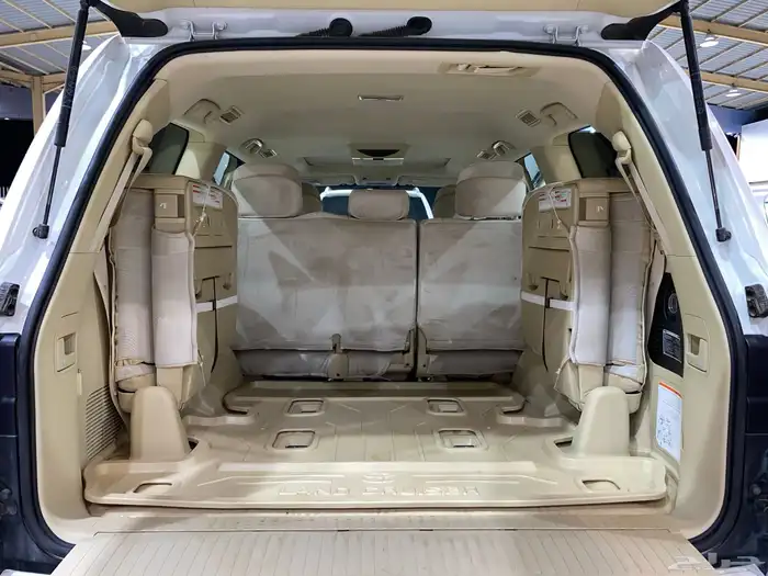 للبيع جيب جي اكس ار 2017 فل كامل عبداللطيف عداد 95 الف 13