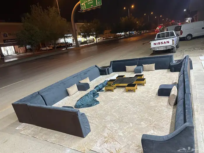 مجلس شبه جديد يشمل اطاولات والفرشه وستاره 4