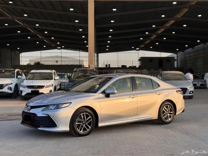 تويوتا كامري 2023 مطور فضي 1