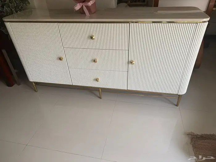 بوفيه طاولة طعام فوق رخام للبيع 700 0