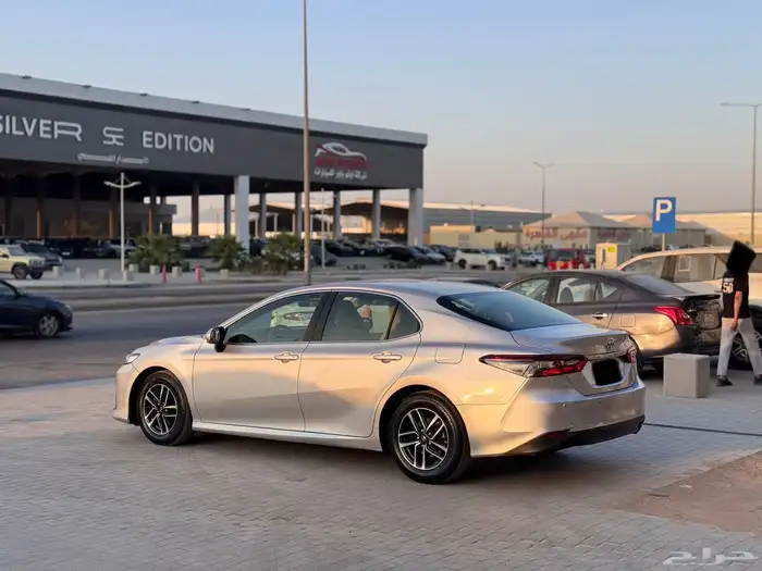 تويوتا كامري 2023 مطور فضي 8