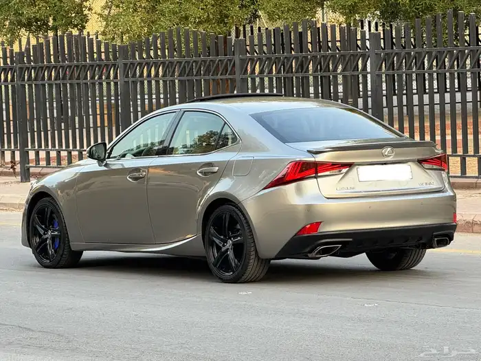 لكزس IS350 فل 2017 سعودي 4