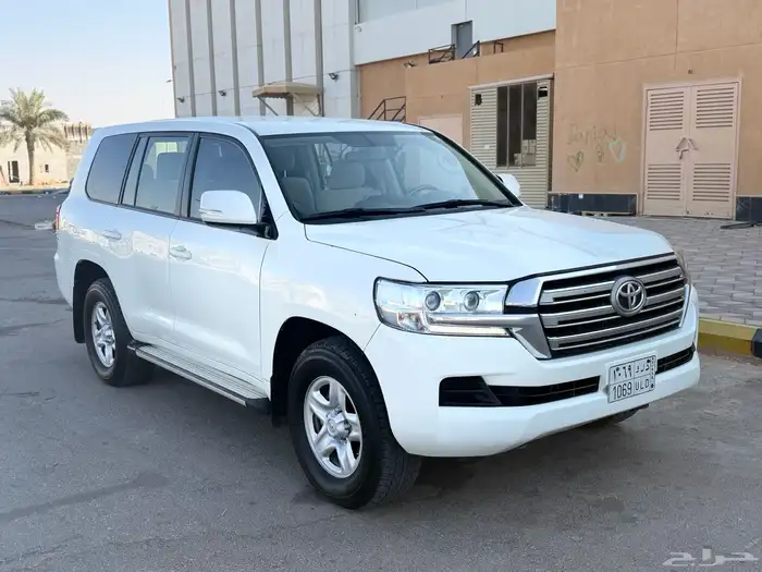 للبيع لاندكروزر نظيف جدا بإسمي من الوكالة 0