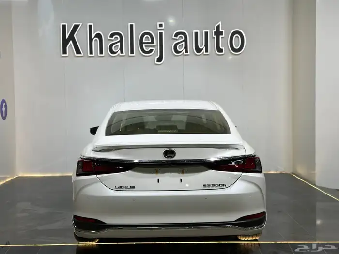 لكزس ES300 هايبرد موديل 2025 3