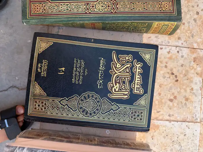 كتب بحالة ممتازة للبيع   دينية مجلدات   روايات  نحو 9