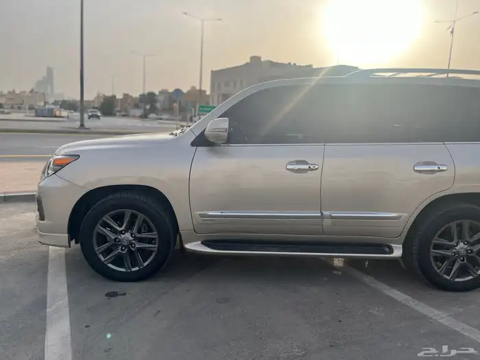 لكزس LX 570 DD 2015 مع لوحة مميزة 6