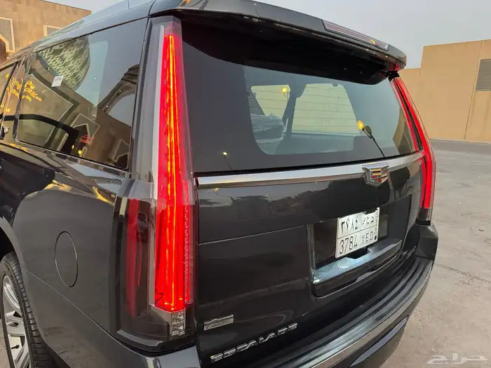 اسكاليد 2019 بريميوم (ملكي) الجميح نظيف جدا 40