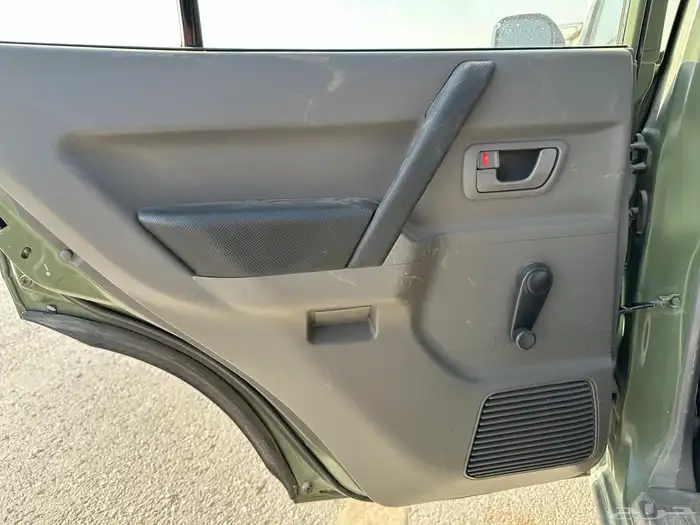 ديكورات ابواب باجيرو 2004 اربع ابواب 3