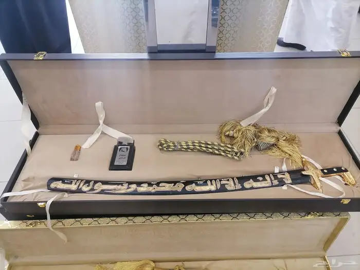 هدايا بشت شتوي وبر فرة بشت زواج دروع سبوف تخرج ترقية 38