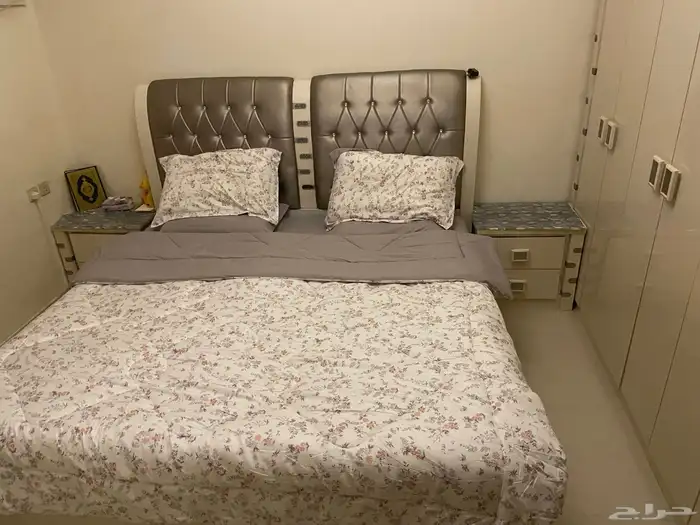 طاولة طعام وغرف نوم وكنب 0