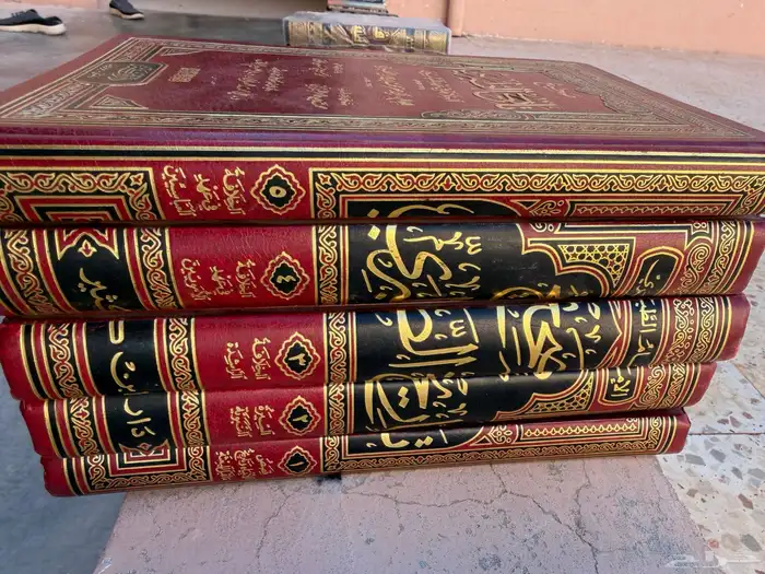 كتب بحالة ممتازة للبيع   دينية مجلدات   روايات  نحو 17