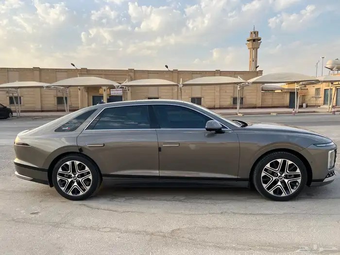 ازيرا بريميوم 2024 ( شبه جديد ) وارد الوعلان 2