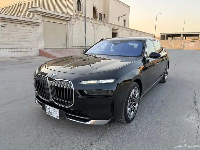 بي ام دبليو 740 Liاعلى فئة 2023 للبيع 2