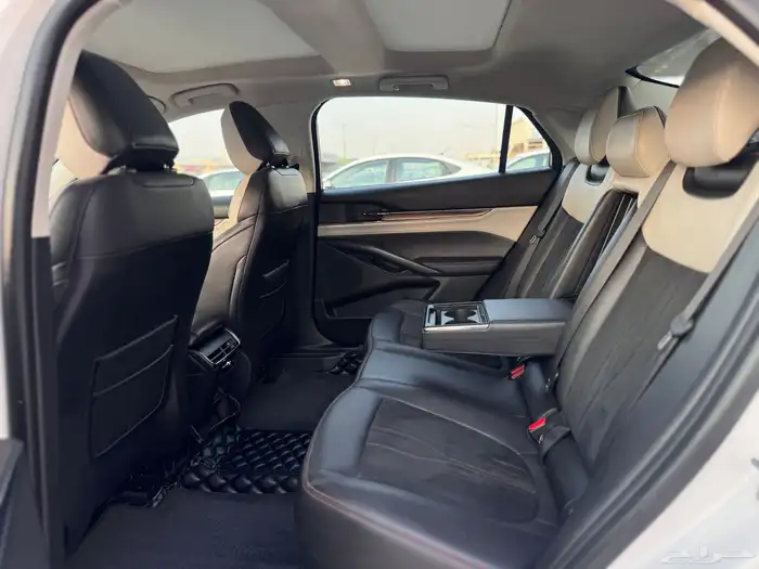 فورد توروس 2022 تيتانيوم ابيض 16