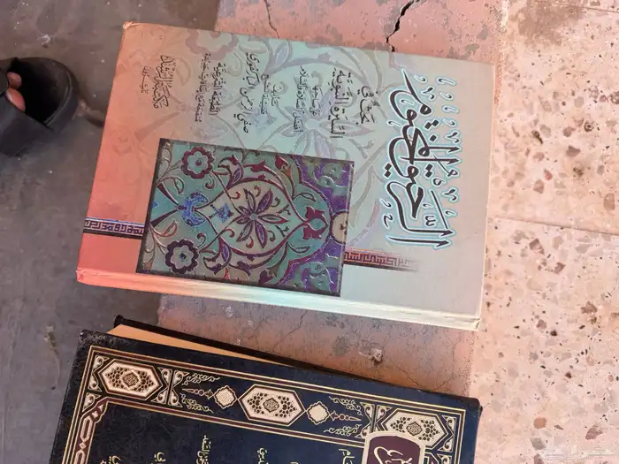 كتب بحالة ممتازة للبيع   دينية مجلدات   روايات  نحو 5