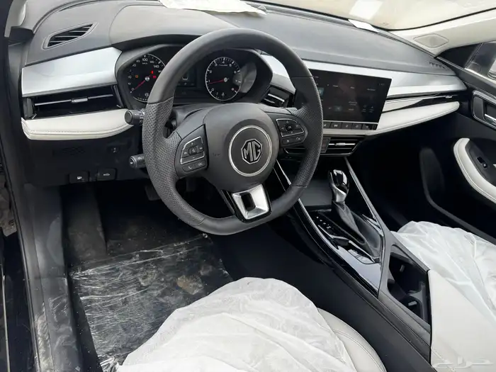 ام جي فايف موديل 2025 12