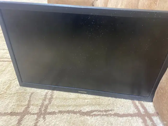 شاشه جلكسي 24 بوصه للبيع ب 50 ريال بدون سلك السلك خربان 0