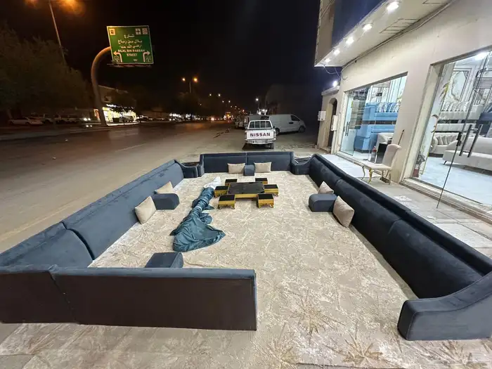 مجلس شبه جديد يشمل اطاولات والفرشه وستاره 2