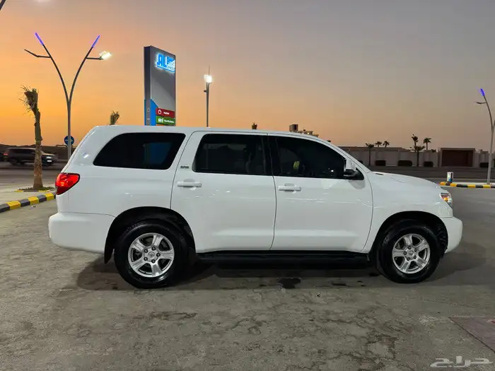 سيكويا 2013 ممشاه 92الف كيلو ستاندر ثلاجه  دبل 1