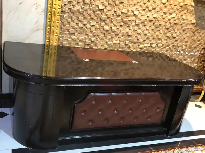 طاولة مكتب 0