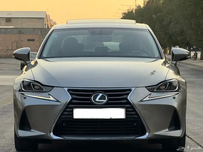 لكزس IS350 فل 2017 سعودي 5